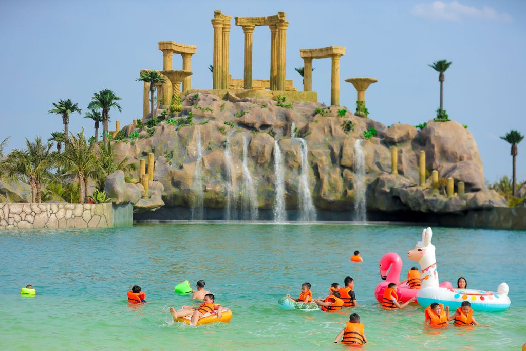 VinWonders Wave Park với bể tạo sóng và hồ nước mặn Laguna tại Ocean Park 2