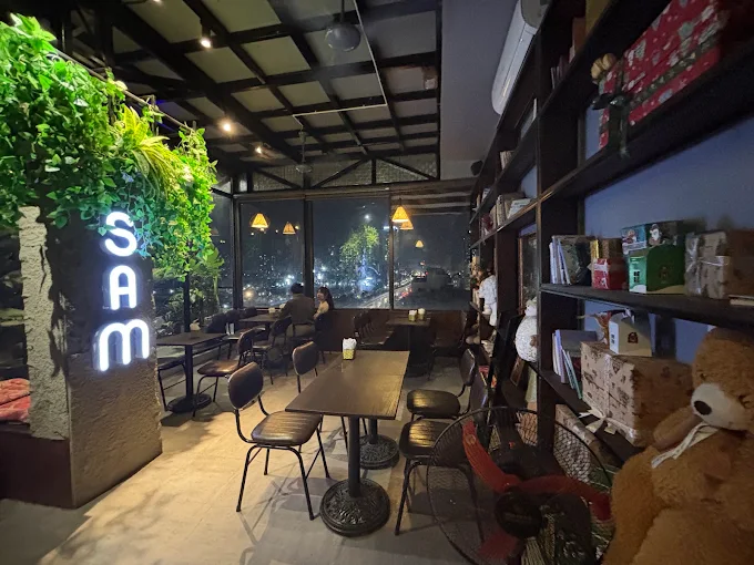 Khu San Hô với nhiều nhà hàng, cafe chỉ cách tòa S2.02 vài phút đi bộ
