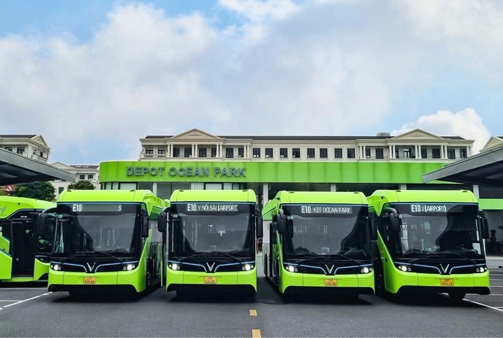 Các tuyến OCT1, OCT2 và nhóm E01–E10 kết nối Ocean Park với trung tâm và sân bay